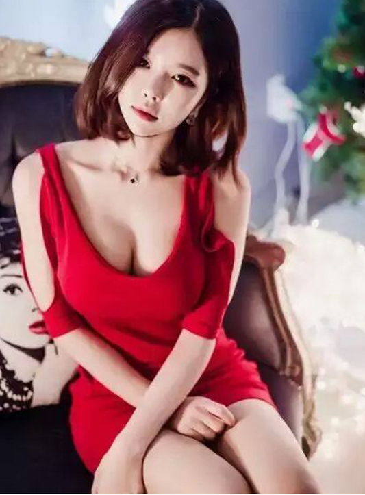 Versatile and Seductive: Small Low-Cut Design Dress for All Occasions