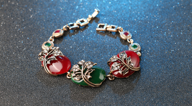Charmingly Vintage Boho Bracelets": Add a Touch of Bohemian Charm to Your Look